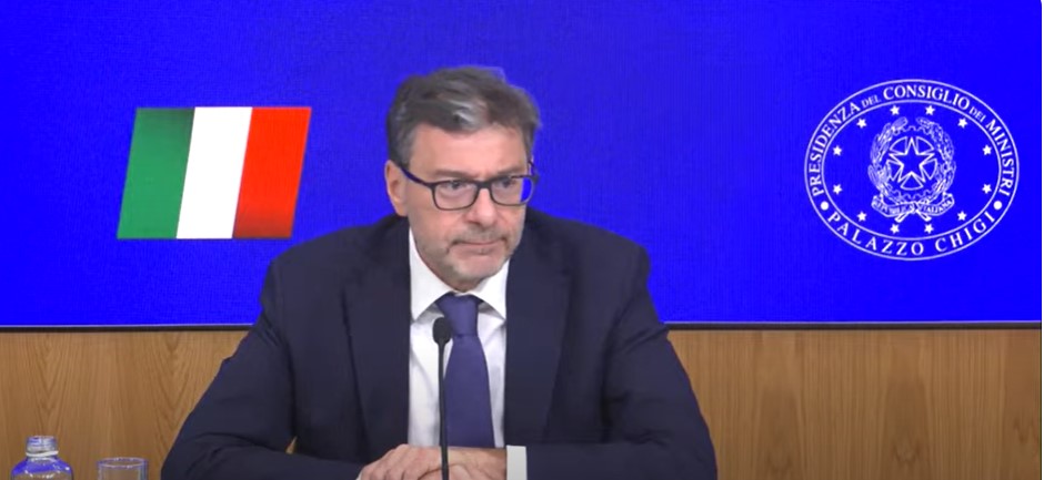 Giorgetti, Manovra 2025: sacrifici per Banche e Ministeri